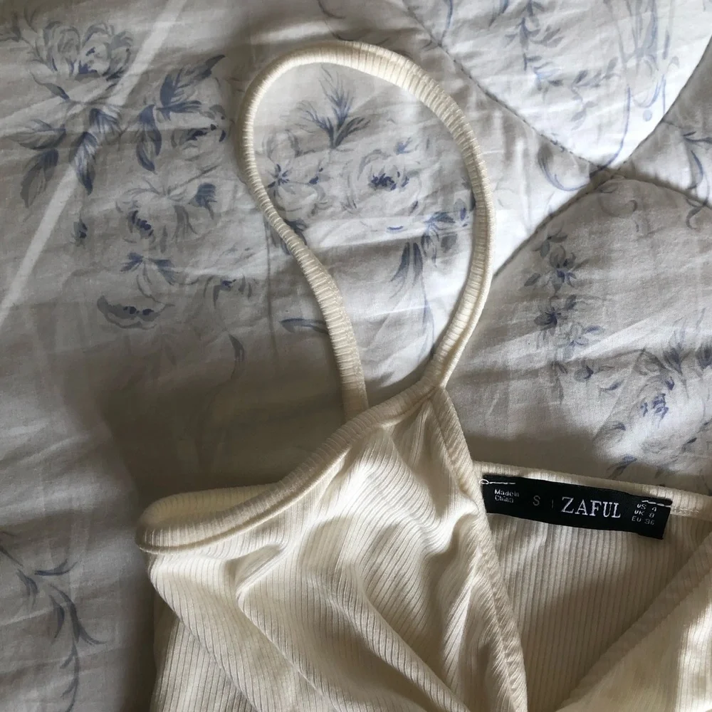 🍦ZAFUL Cream Cropped Ribbed Tank Top with Twist Front 🍦